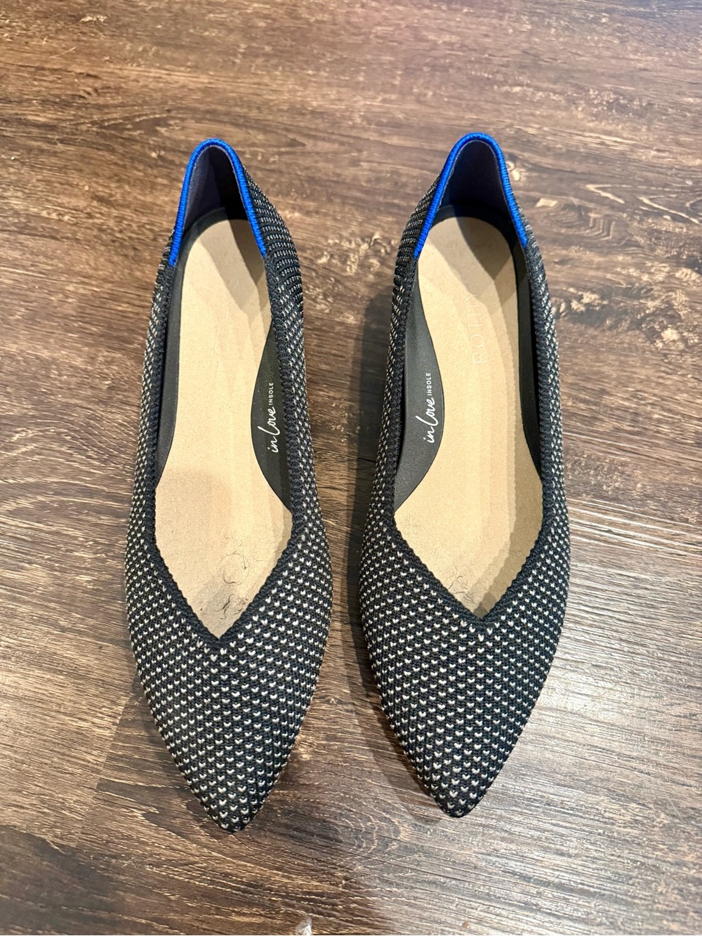 Rothy’s the point wedge shoes in Black and silver speckled, size 7.
